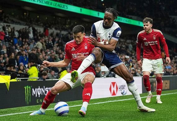 Nhận định soi kèo Nottingham Forest vs Tottenham Hotspur lúc 21h00 ngày 14/12/2025